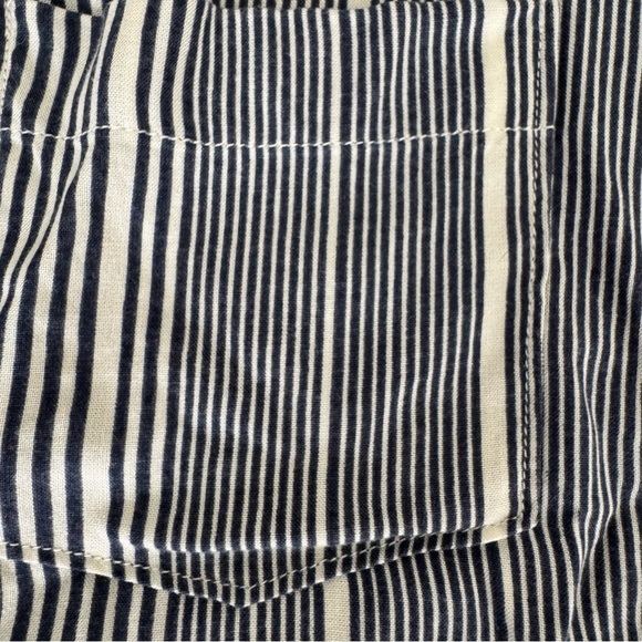 Abercrombie & Fitch blue & White Striped front Tie crop top women’s S - Picture 3 of 4